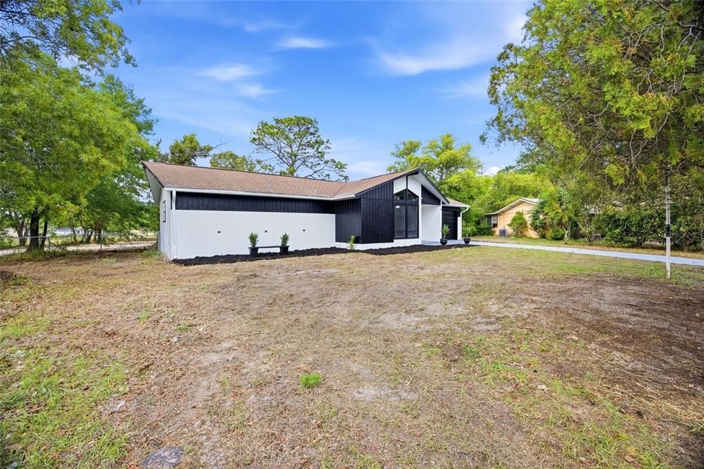 Activo con contrato: $215,900 (2 camas, 2 baños, 1377 Pies cuadrados)
