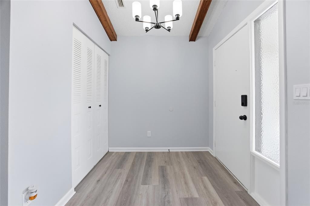 Activo con contrato: $215,900 (2 camas, 2 baños, 1377 Pies cuadrados)