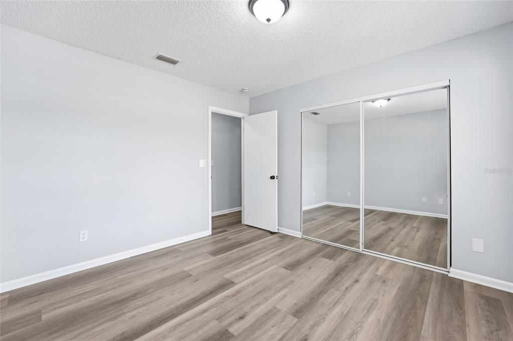 Activo con contrato: $215,900 (2 camas, 2 baños, 1377 Pies cuadrados)