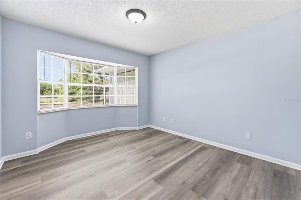 Activo con contrato: $215,900 (2 camas, 2 baños, 1377 Pies cuadrados)