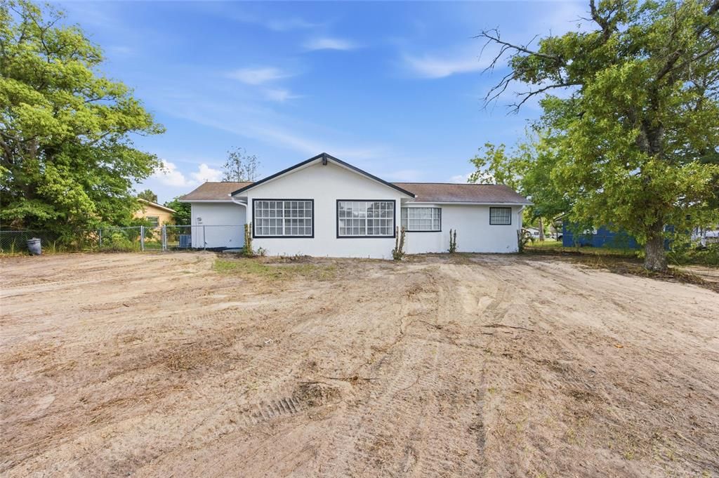 Activo con contrato: $215,900 (2 camas, 2 baños, 1377 Pies cuadrados)