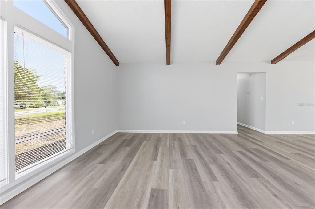 Activo con contrato: $215,900 (2 camas, 2 baños, 1377 Pies cuadrados)