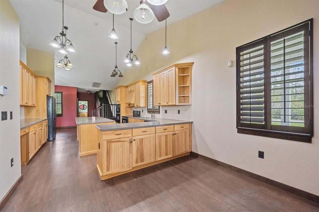 En Venta: $1,250,000 (4 camas, 3 baños, 2872 Pies cuadrados)