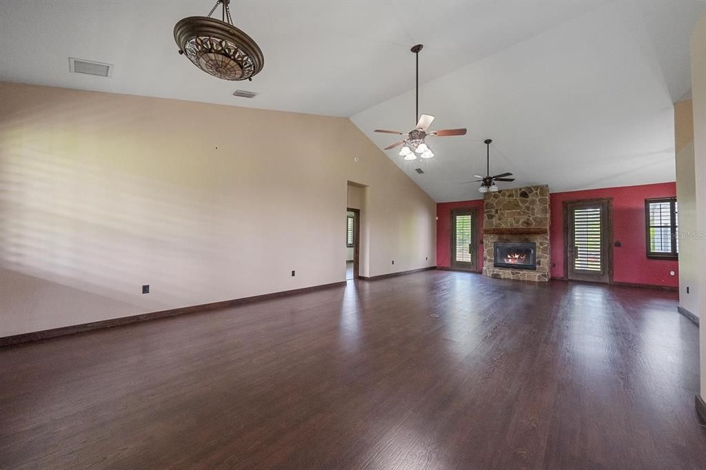 En Venta: $1,250,000 (4 camas, 3 baños, 2872 Pies cuadrados)