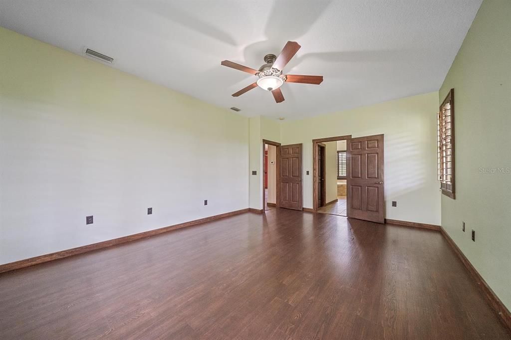 En Venta: $1,250,000 (4 camas, 3 baños, 2872 Pies cuadrados)