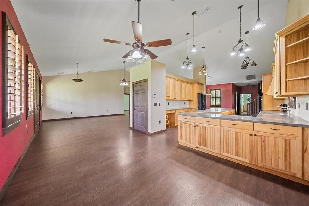 En Venta: $1,250,000 (4 camas, 3 baños, 2872 Pies cuadrados)
