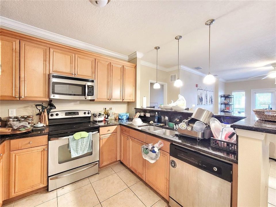 Active With Contract: $350,000 (2 beds, 2 baths, 1040 Square Feet)