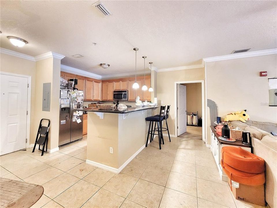 Active With Contract: $350,000 (2 beds, 2 baths, 1040 Square Feet)