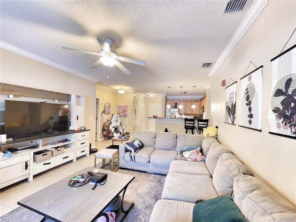 Active With Contract: $350,000 (2 beds, 2 baths, 1040 Square Feet)