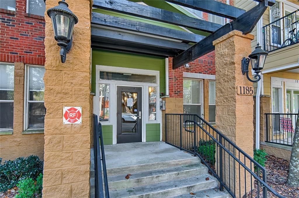 Active With Contract: $350,000 (2 beds, 2 baths, 1040 Square Feet)