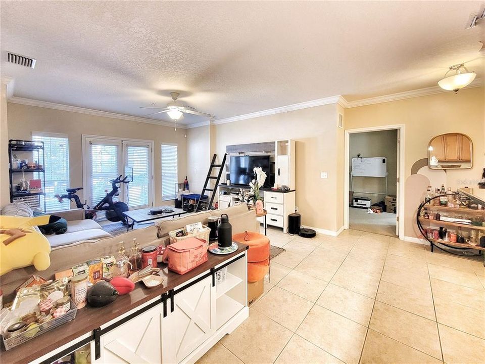 Active With Contract: $350,000 (2 beds, 2 baths, 1040 Square Feet)
