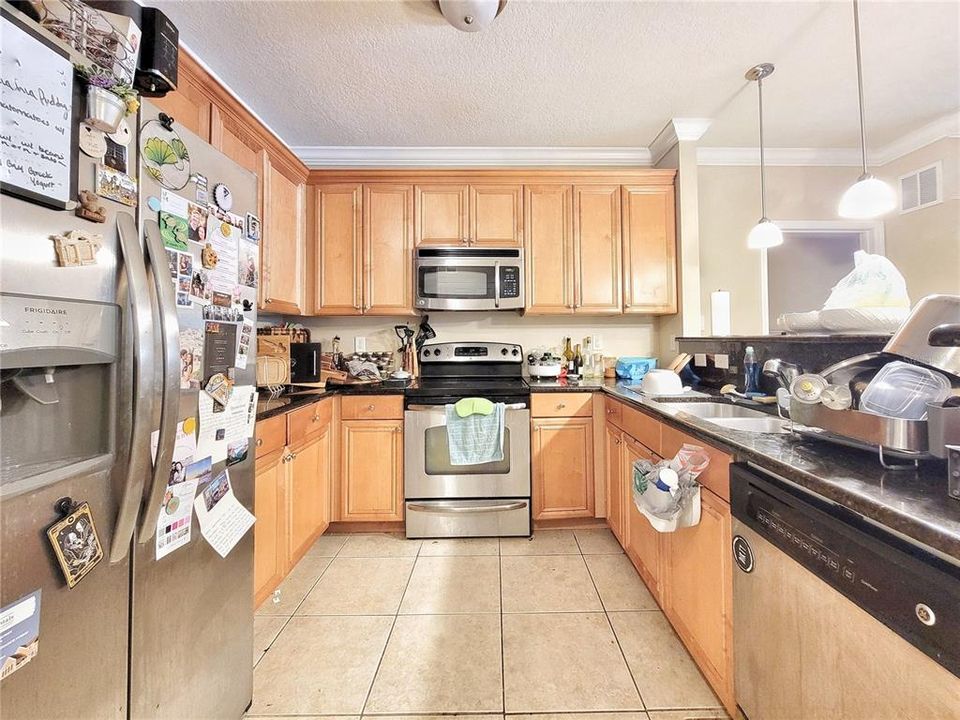 Active With Contract: $350,000 (2 beds, 2 baths, 1040 Square Feet)