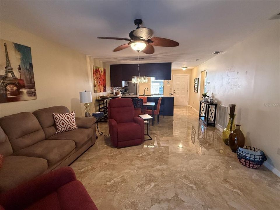 Active With Contract: $1,400 (2 beds, 2 baths, 1094 Square Feet)
