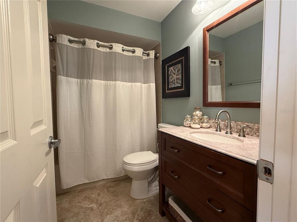 Active With Contract: $1,400 (2 beds, 2 baths, 1094 Square Feet)