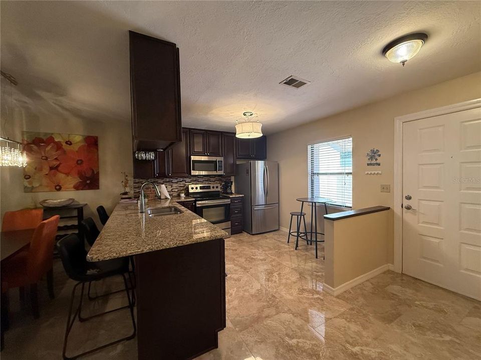 Active With Contract: $1,400 (2 beds, 2 baths, 1094 Square Feet)
