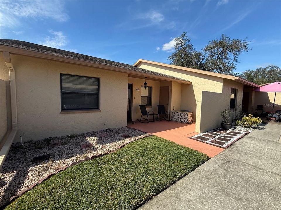 Active With Contract: $1,400 (2 beds, 2 baths, 1094 Square Feet)