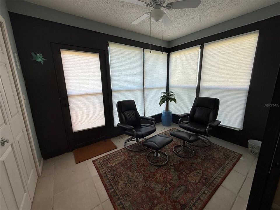 Active With Contract: $1,400 (2 beds, 2 baths, 1094 Square Feet)