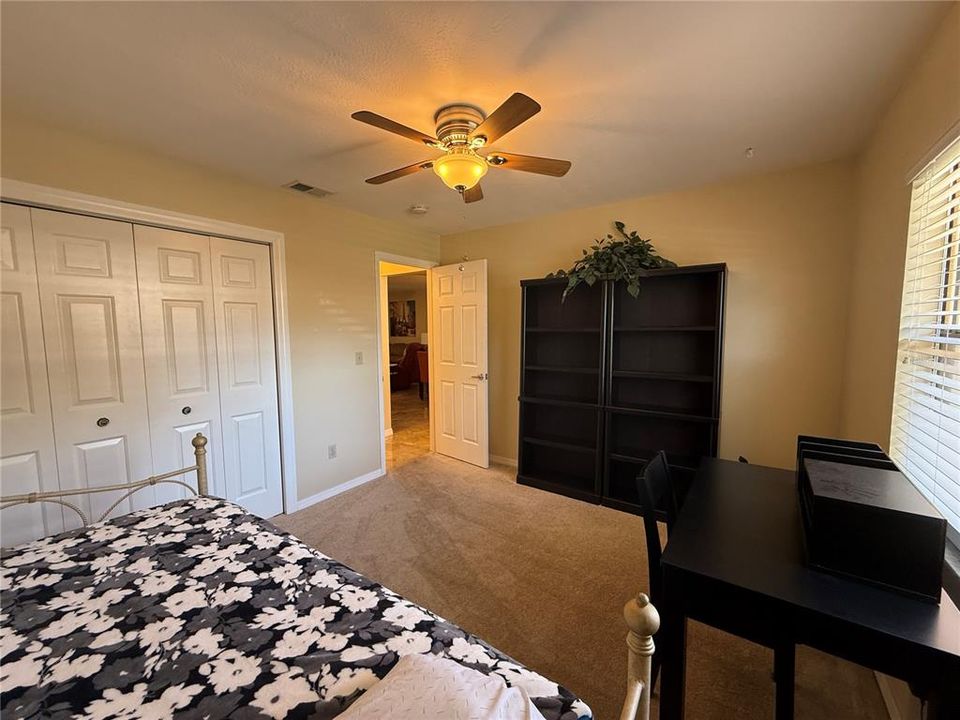 Active With Contract: $1,400 (2 beds, 2 baths, 1094 Square Feet)