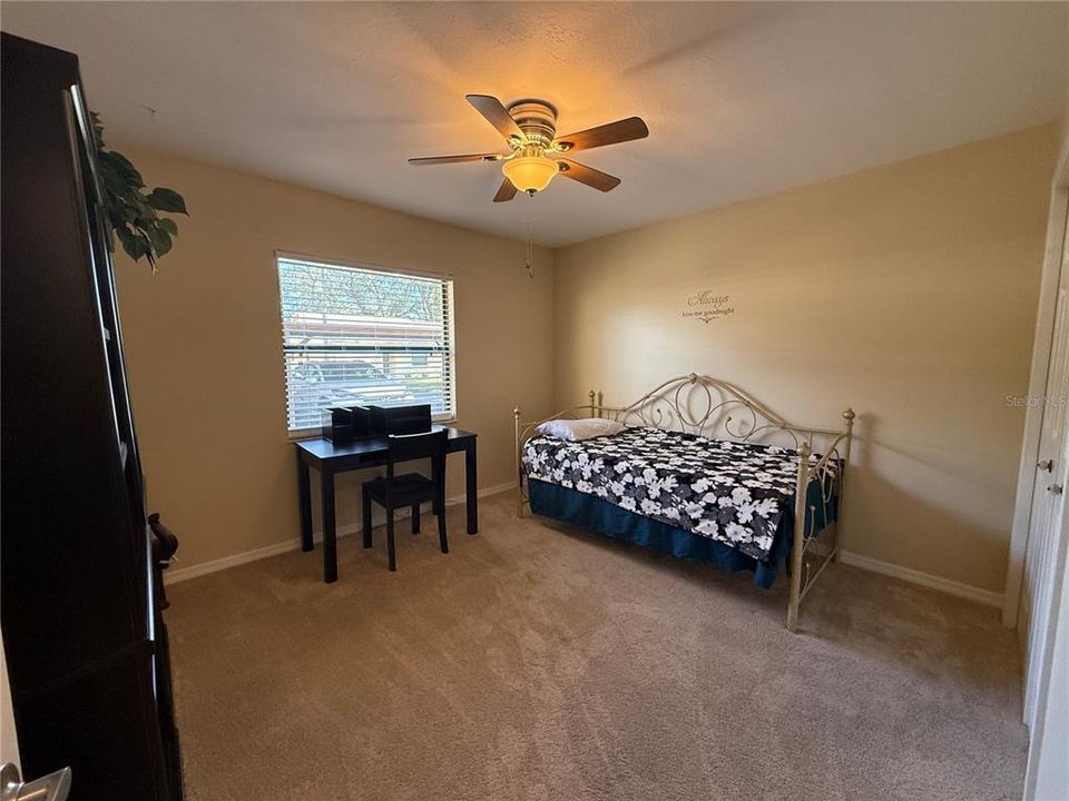 Active With Contract: $1,400 (2 beds, 2 baths, 1094 Square Feet)