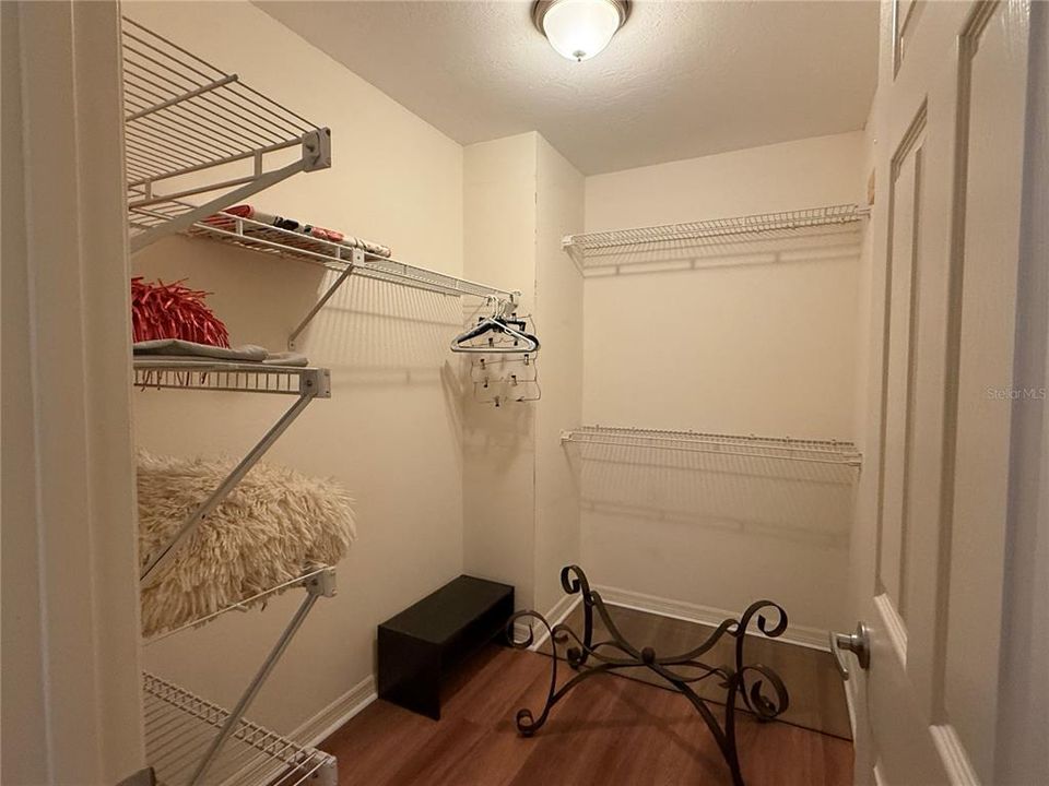 Active With Contract: $1,400 (2 beds, 2 baths, 1094 Square Feet)