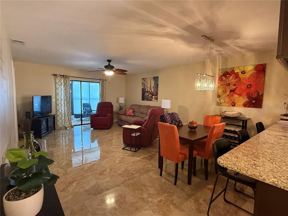 Active With Contract: $1,400 (2 beds, 2 baths, 1094 Square Feet)