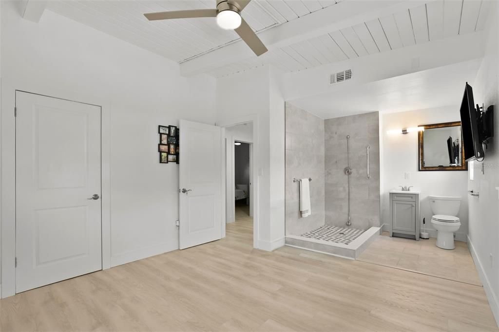 For Sale: $1,300,000 (4 beds, 3 baths, 1958 Square Feet)