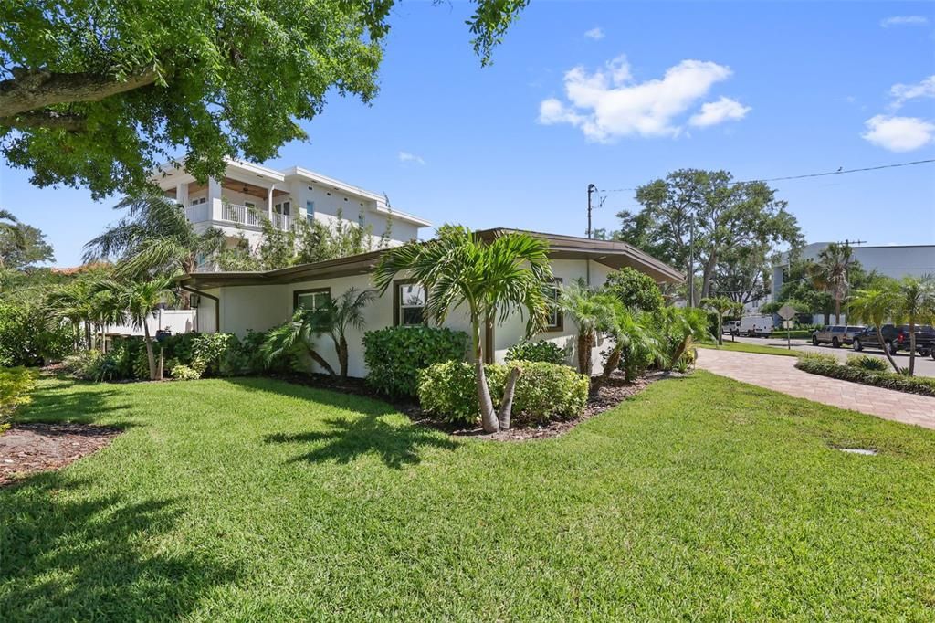 For Sale: $1,300,000 (4 beds, 3 baths, 1958 Square Feet)