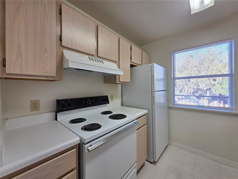 For Sale: $118,000 (1 beds, 1 baths, 635 Square Feet)