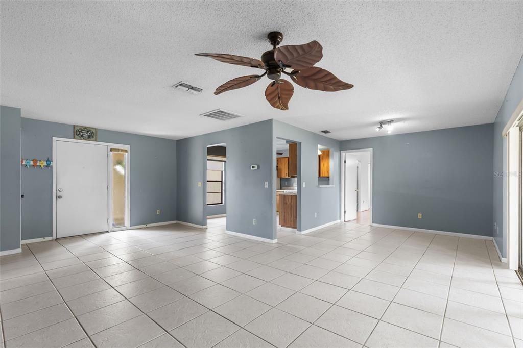 For Sale: $360,000 (3 beds, 2 baths, 1264 Square Feet)