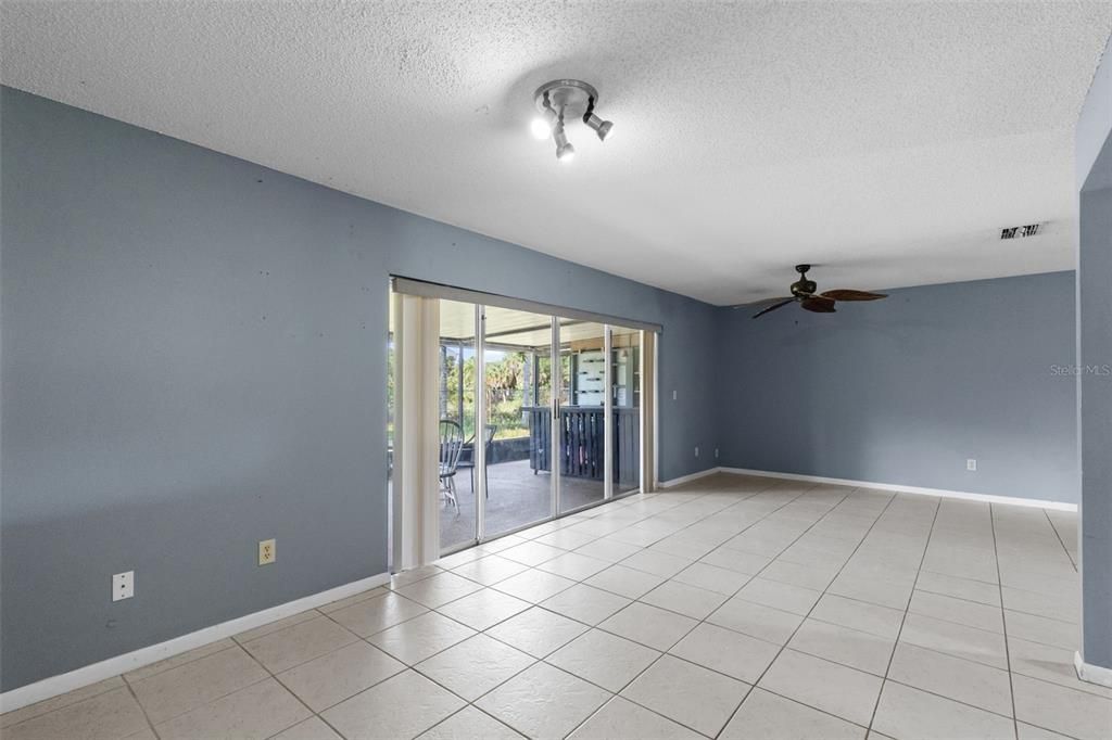 For Sale: $360,000 (3 beds, 2 baths, 1264 Square Feet)