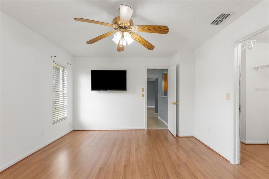 For Sale: $360,000 (3 beds, 2 baths, 1264 Square Feet)