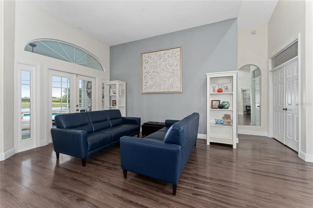 For Sale: $719,900 (4 beds, 3 baths, 2598 Square Feet)