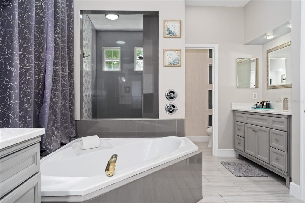 For Sale: $719,900 (4 beds, 3 baths, 2598 Square Feet)