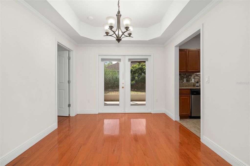 En Venta: $369,000 (4 camas, 2 baños, 1983 Pies cuadrados)