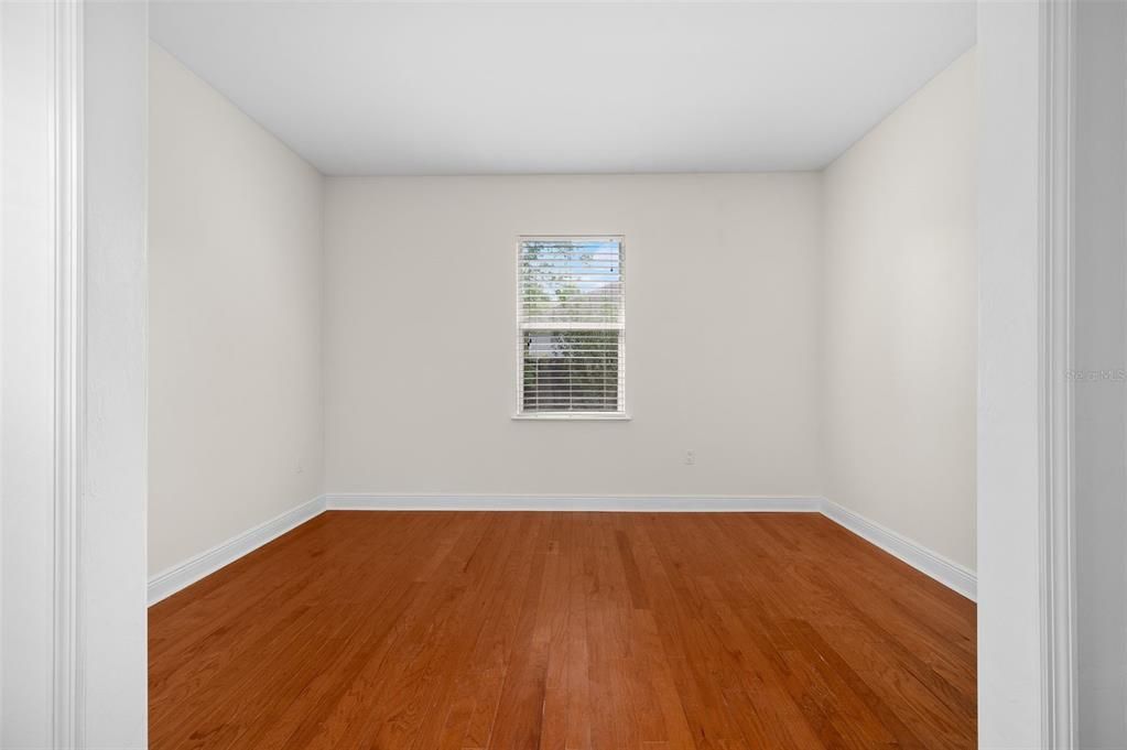 En Venta: $369,000 (4 camas, 2 baños, 1983 Pies cuadrados)