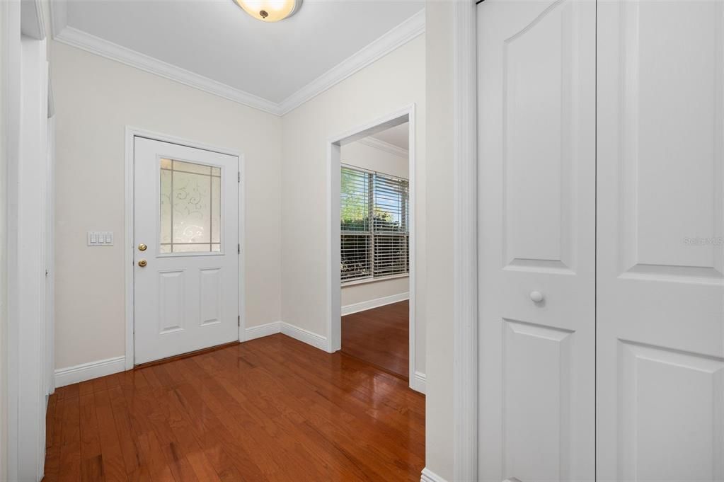 En Venta: $369,000 (4 camas, 2 baños, 1983 Pies cuadrados)