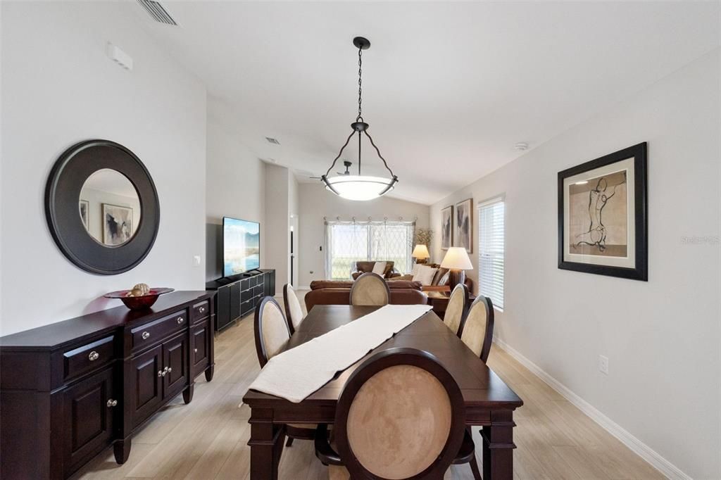 For Sale: $289,500 (3 beds, 2 baths, 1615 Square Feet)