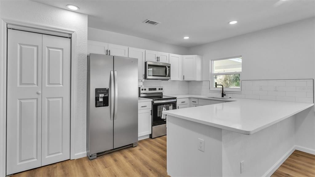 Activo con contrato: $249,900 (3 camas, 2 baños, 1350 Pies cuadrados)