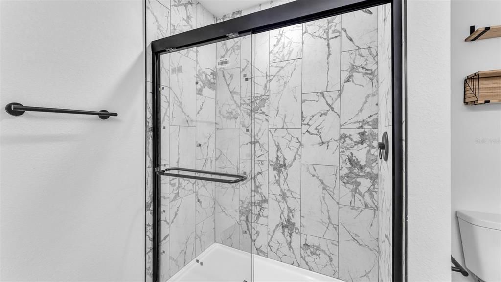 Activo con contrato: $249,900 (3 camas, 2 baños, 1350 Pies cuadrados)