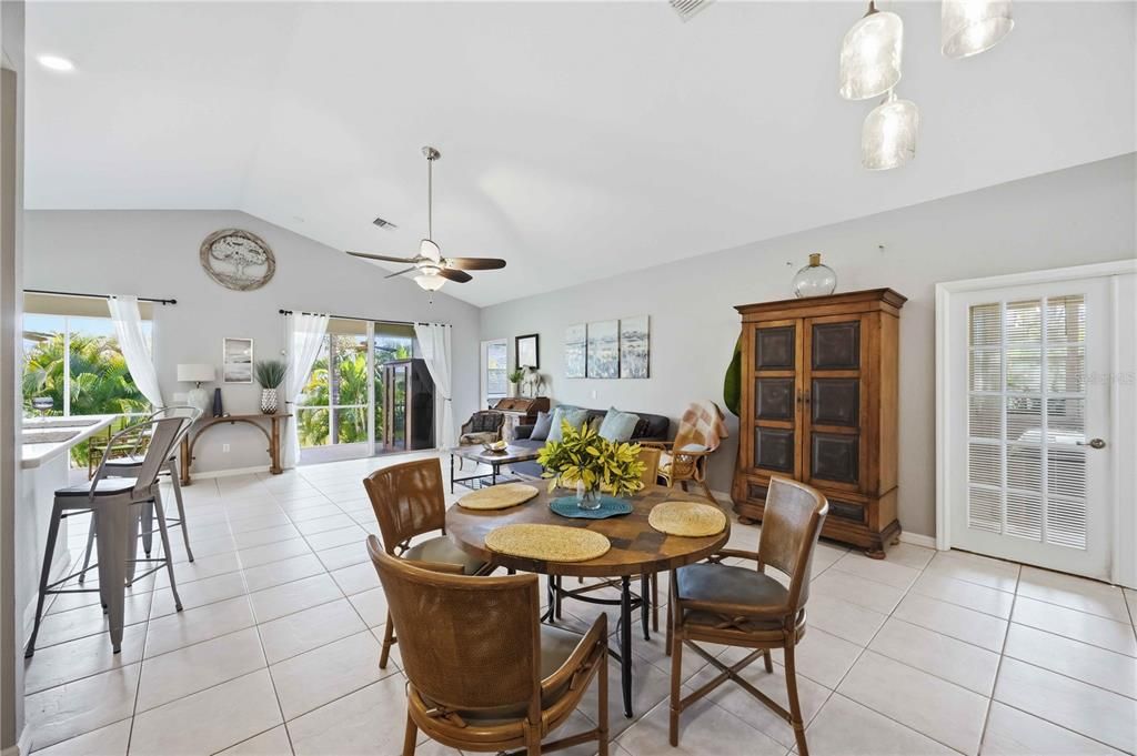 Activo con contrato: $419,000 (3 camas, 2 baños, 1660 Pies cuadrados)