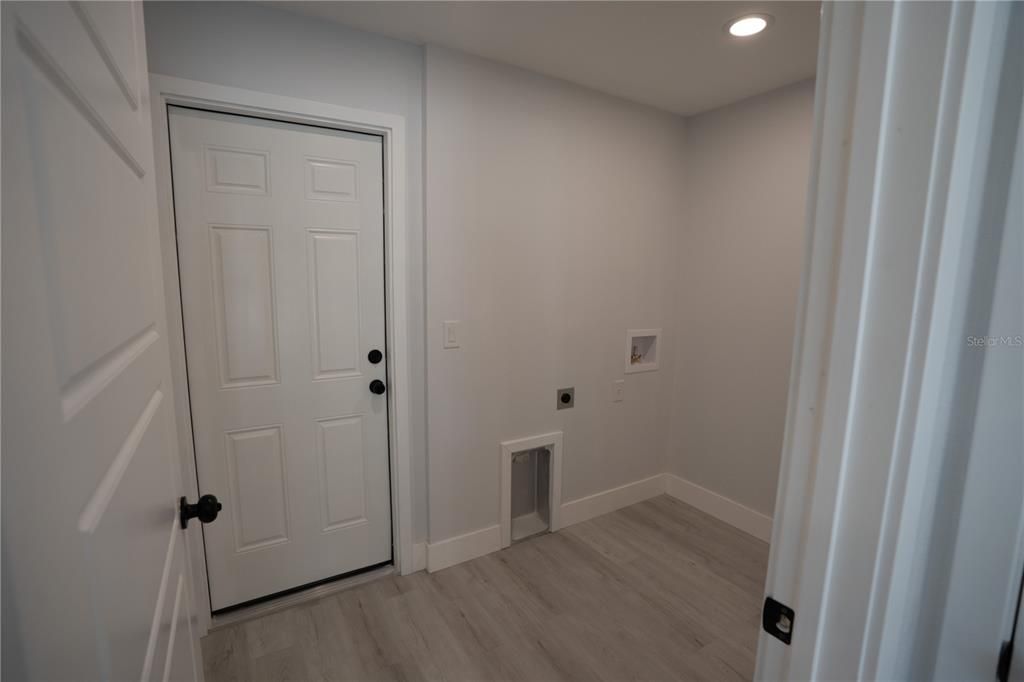 Active With Contract: $279,000 (4 beds, 2 baths, 1571 Square Feet)