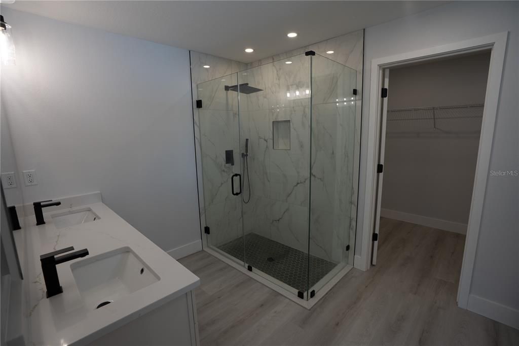 Active With Contract: $279,000 (4 beds, 2 baths, 1571 Square Feet)