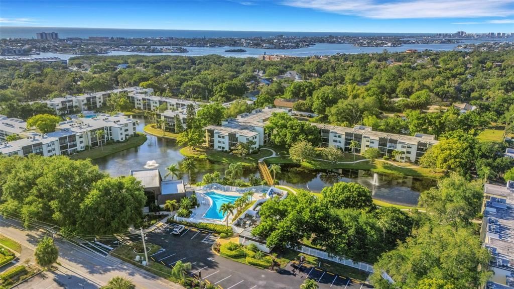Под контрактом: $225,000 (2 спален, 2 ванн, 880 Квадратных фут)