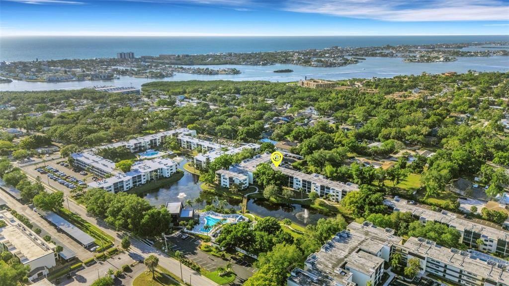 Под контрактом: $225,000 (2 спален, 2 ванн, 880 Квадратных фут)