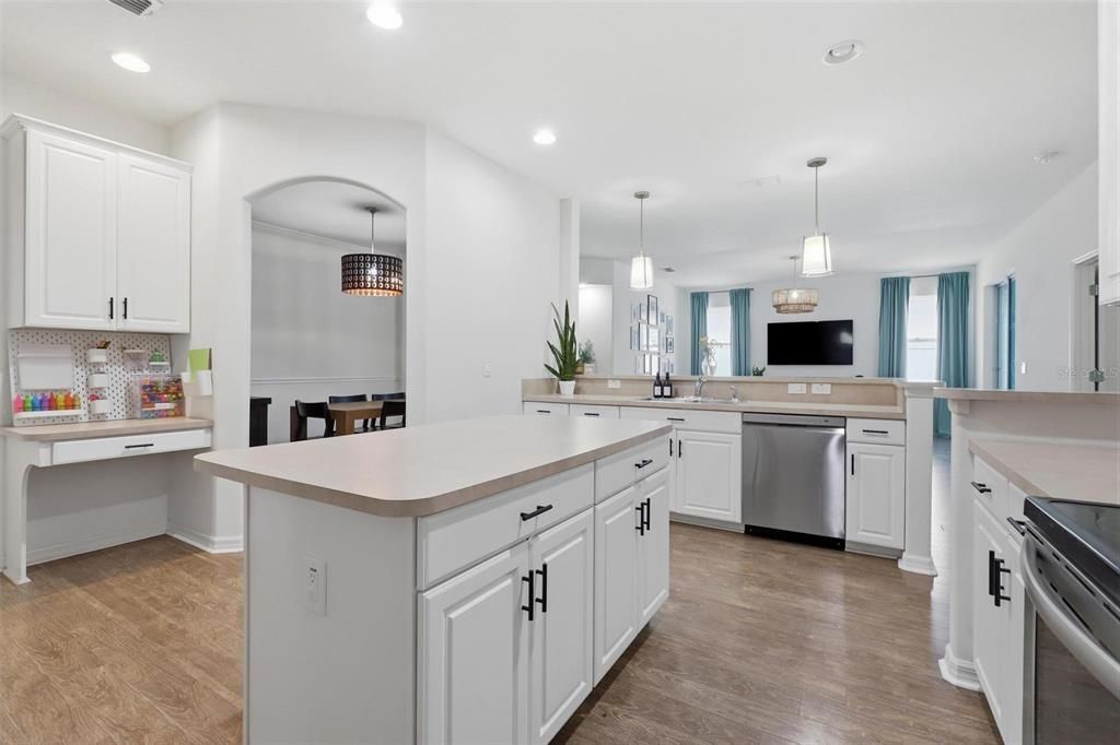 Active With Contract: $405,000 (4 beds, 2 baths, 2261 Square Feet)