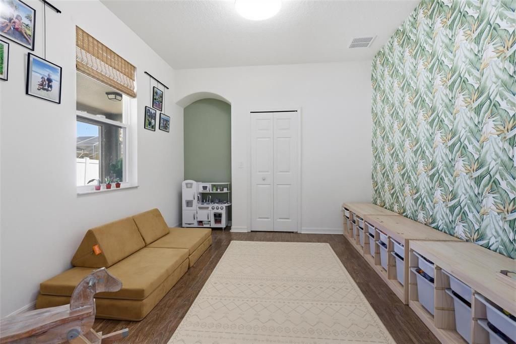 Active With Contract: $405,000 (4 beds, 2 baths, 2261 Square Feet)