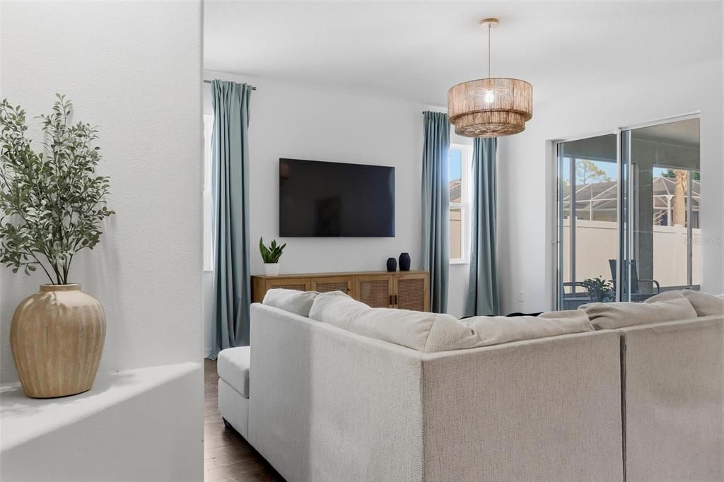 Active With Contract: $405,000 (4 beds, 2 baths, 2261 Square Feet)