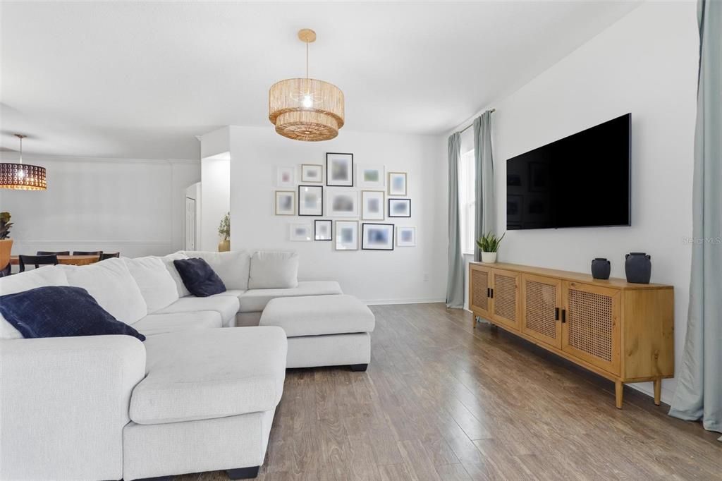 Active With Contract: $405,000 (4 beds, 2 baths, 2261 Square Feet)