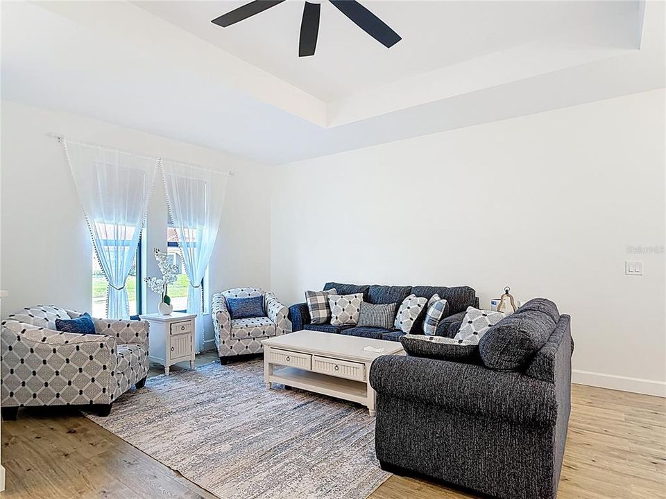 В аренду: $1,990 (2 спален, 2 ванн, 1556 Квадратных фут)