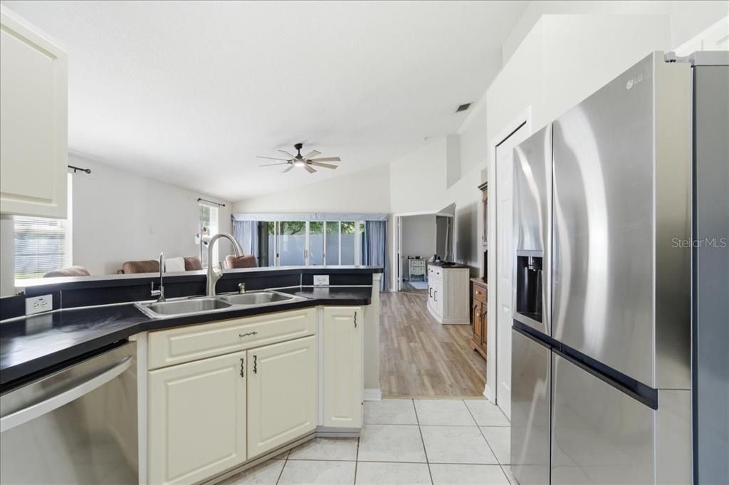 Active With Contract: $350,000 (3 beds, 2 baths, 1710 Square Feet)